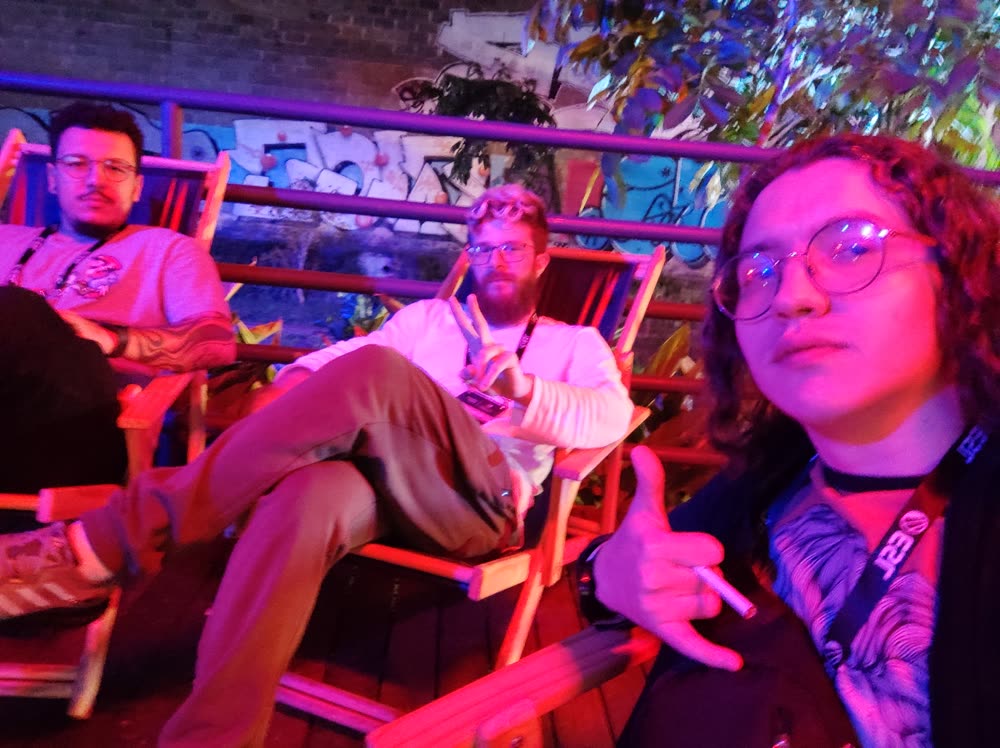 Eu e a equipe de produção de conteúdo.
