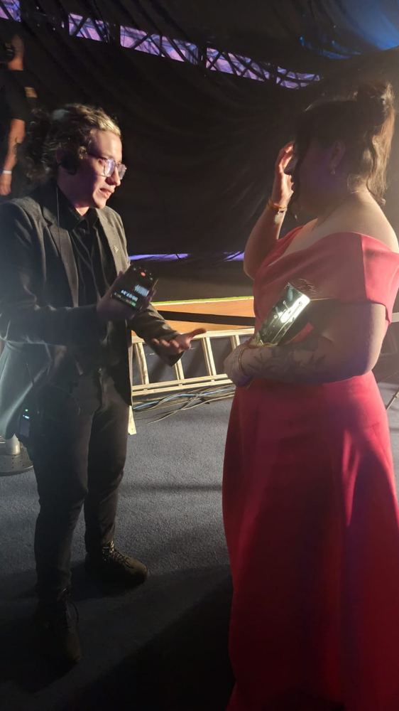 Entrevistando a AMD, personalidade do ano, na noite da premiação.