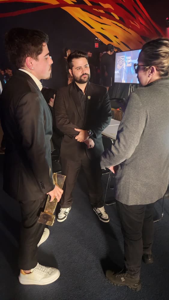 Entrevistando o Yuri22 e o coach da FURIA.
