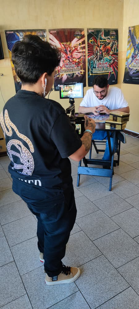 Produção do minidocumentário de Yu-Gi-Oh!.
